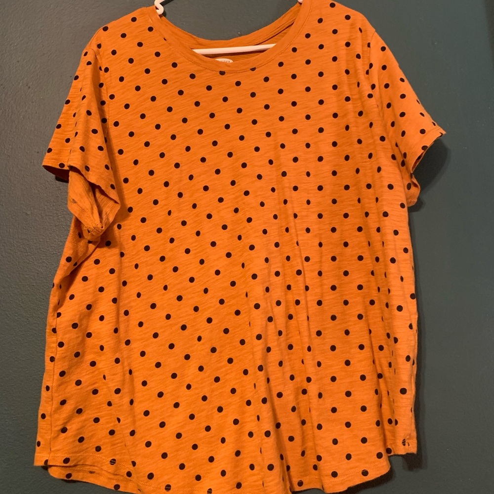Mustard yellow and black polka dot tee